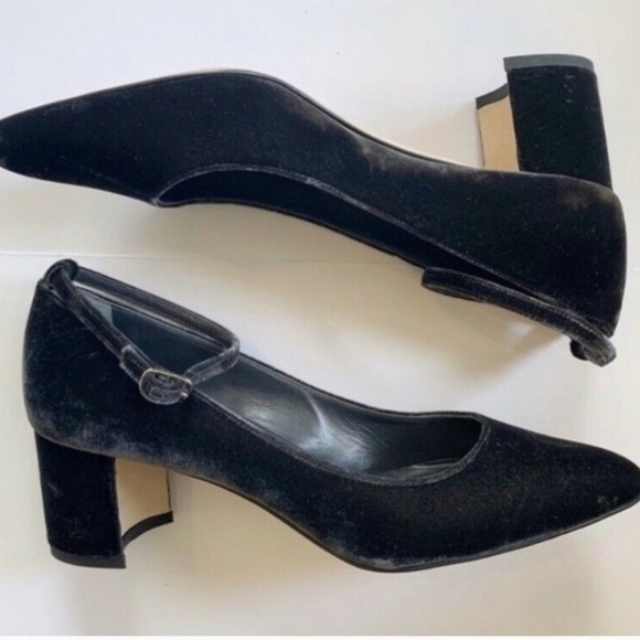 Manolo Blahnik Shoes - Manolo Blahnik Listony Strap 50